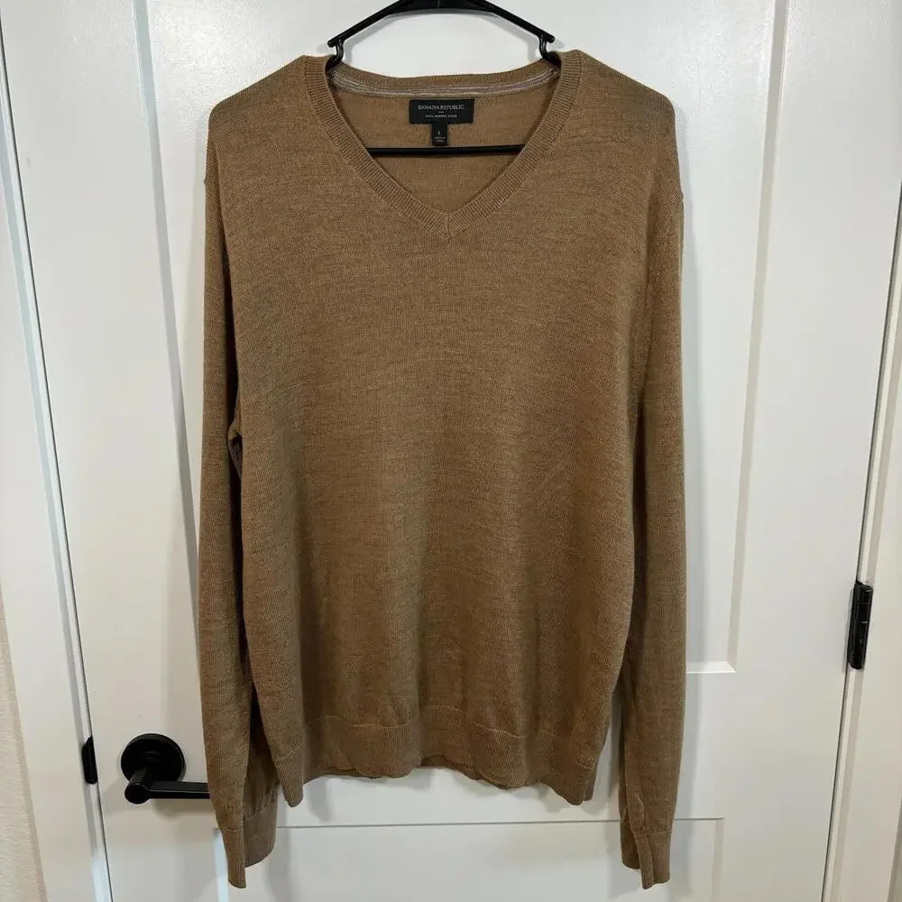 Men’s Banana Republic 100% Merino Wool V Neck Sweater - Fall Cozy Sweater